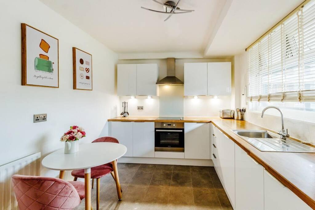 Super Spacious 2 Bedroom Apt 20Mn From Central. London Eksteriør bilde